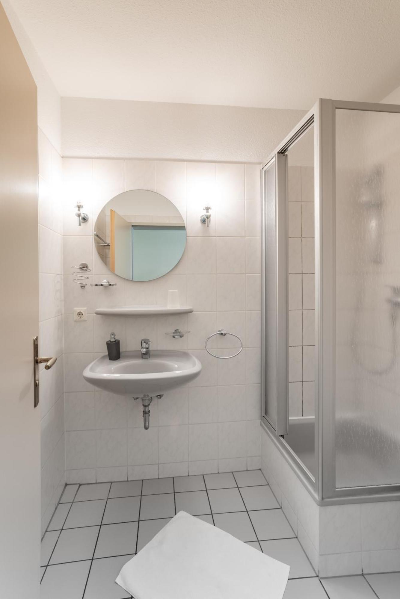 Waldhotel Schoeneiche -Self Check-In- ภายนอก รูปภาพ