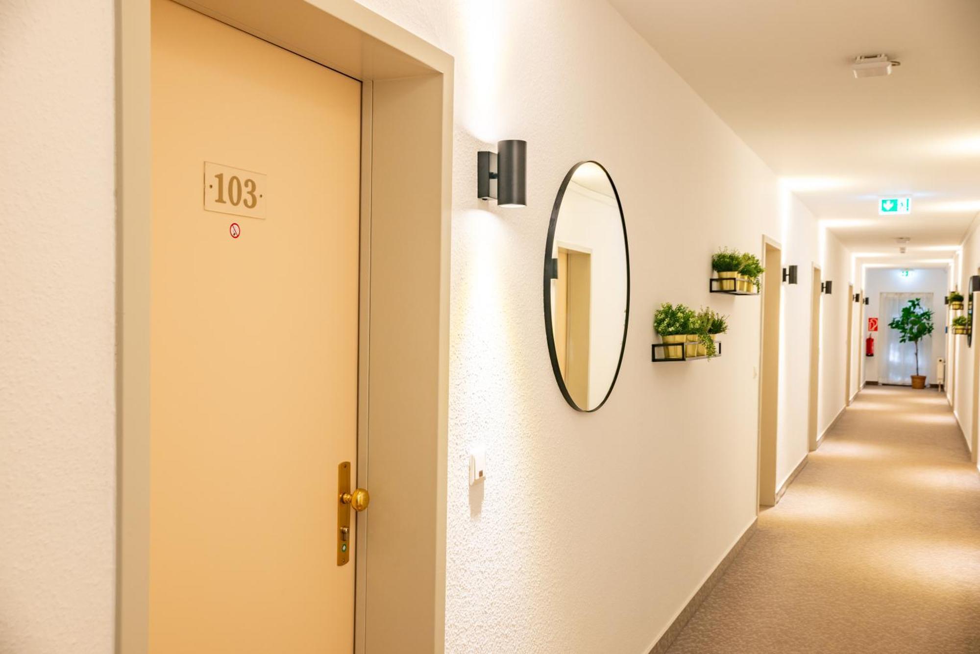Waldhotel Schoeneiche -Self Check-In- ภายนอก รูปภาพ